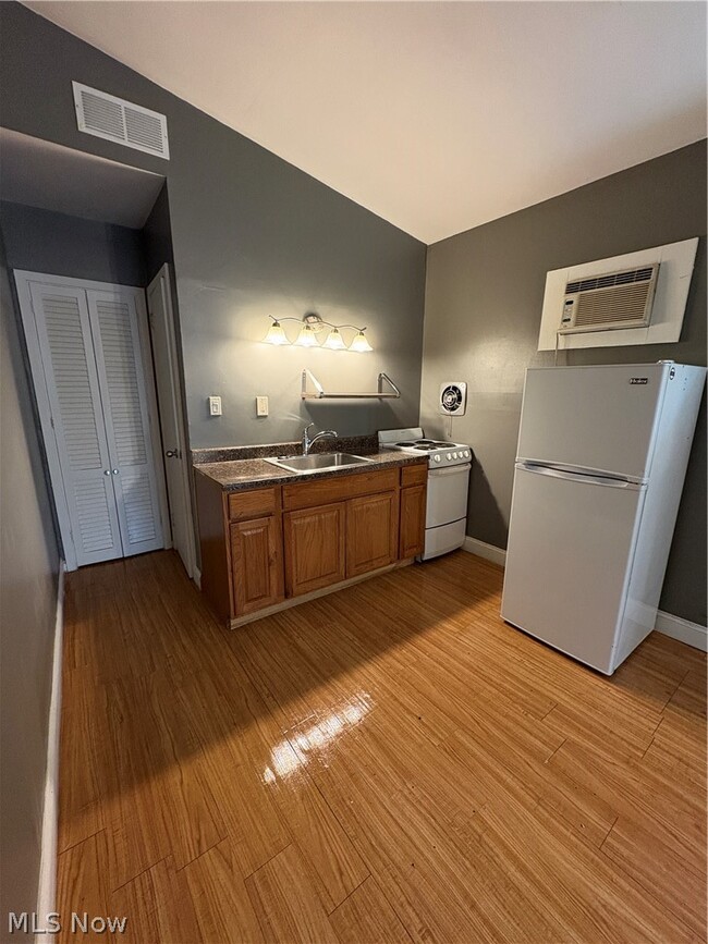 Building Photo - 74 Homestead Dr