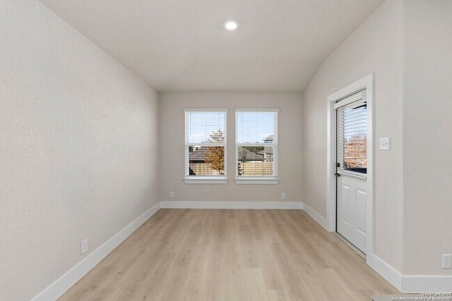 Building Photo - 4 Bedroom/2 Bath BrookStone Creek Subdivision