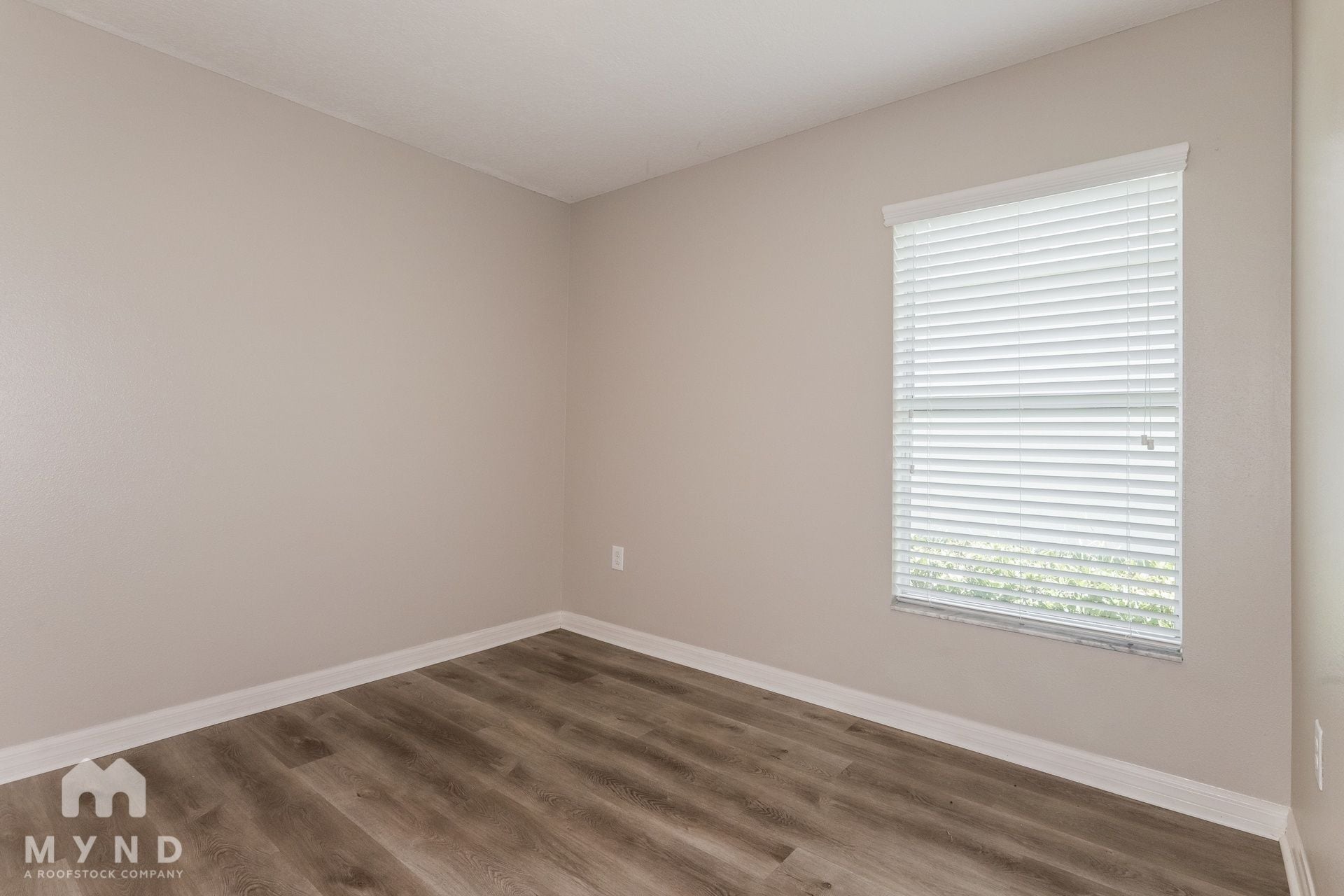 Building Photo - 1212 Oak Pond St