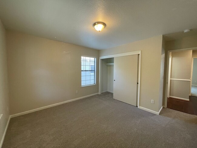 Building Photo - Exceptionally Roomy Upstairs 2 Bed 2 Bath Duplex! Dishwasher, Garage, Washer/Dryer Hookups