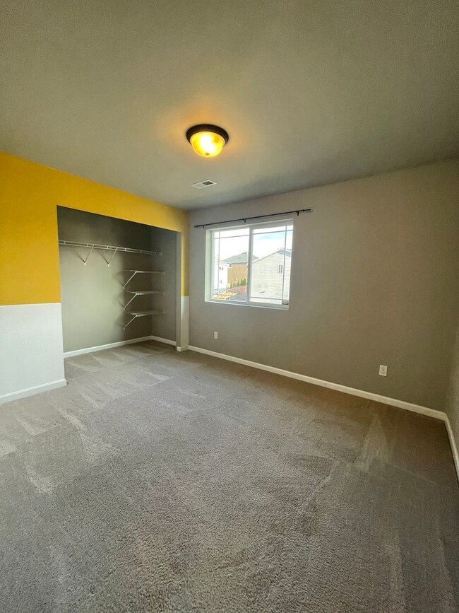 Building Photo - $500 off first months rent when moved in i...