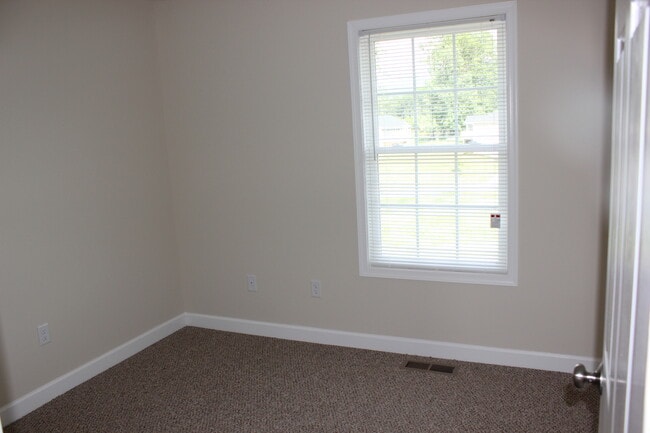 Building Photo - 816 Carson Cir