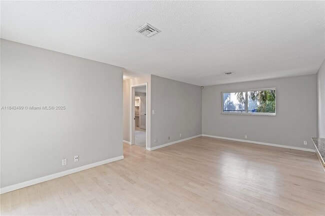 Building Photo - 565 NE Olive Way