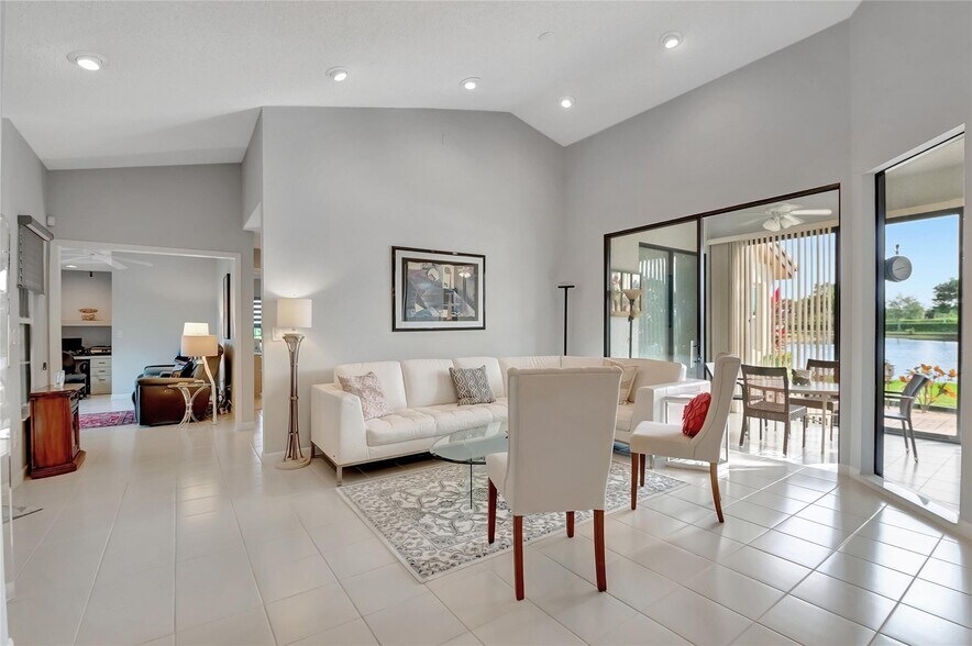 Building Photo - 8224 Cassia Dr