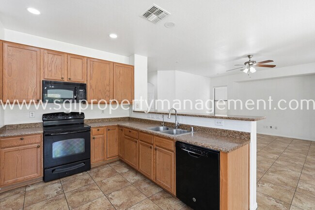 Building Photo - 6827 N 71st Dr
