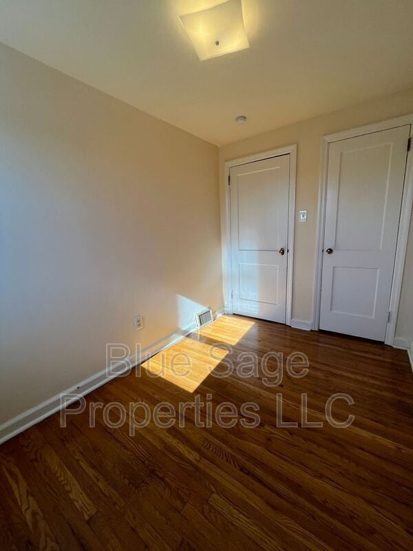 Building Photo - 202 Davis Ave