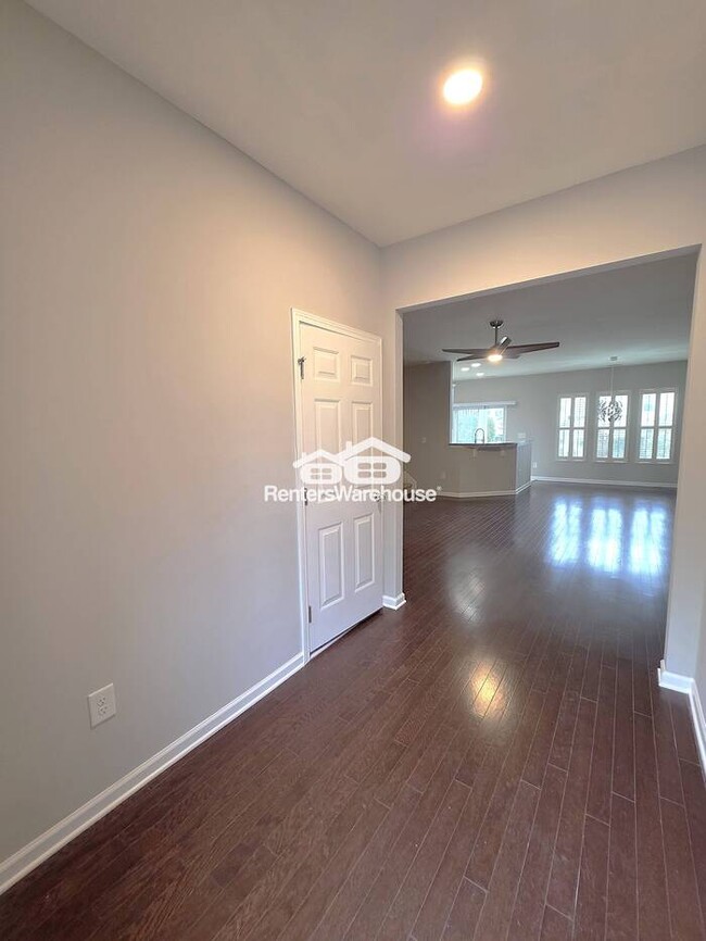 Building Photo - Beautiful 3-bedroom townhome in North Rale...