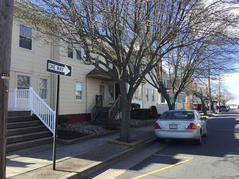 Entrance - 2 N Austin Ave