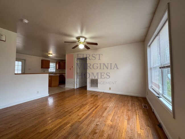 Building Photo - 3Bedroom/2Bath Home with High-Speed Firefly Internet