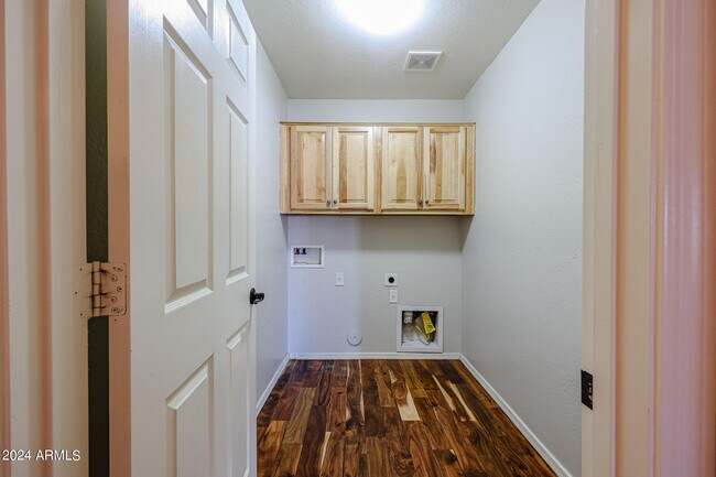 Building Photo - 7423 W Pueblo Ave