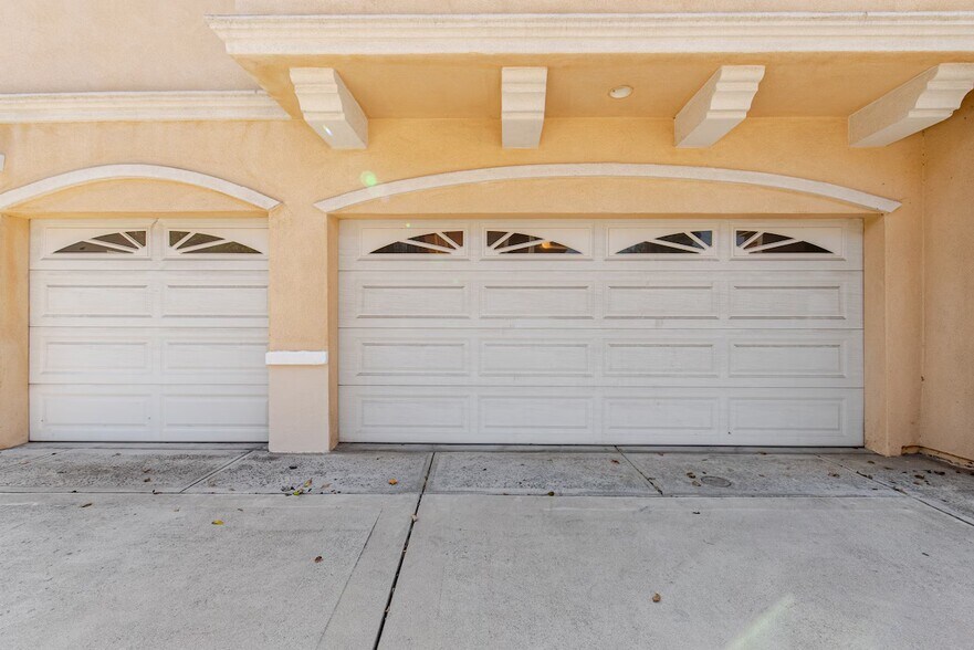 Building Photo - 199 N Lincoln Ave