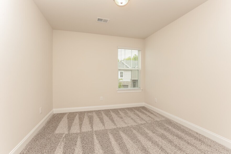 Building Photo - 906 Ridge Ln