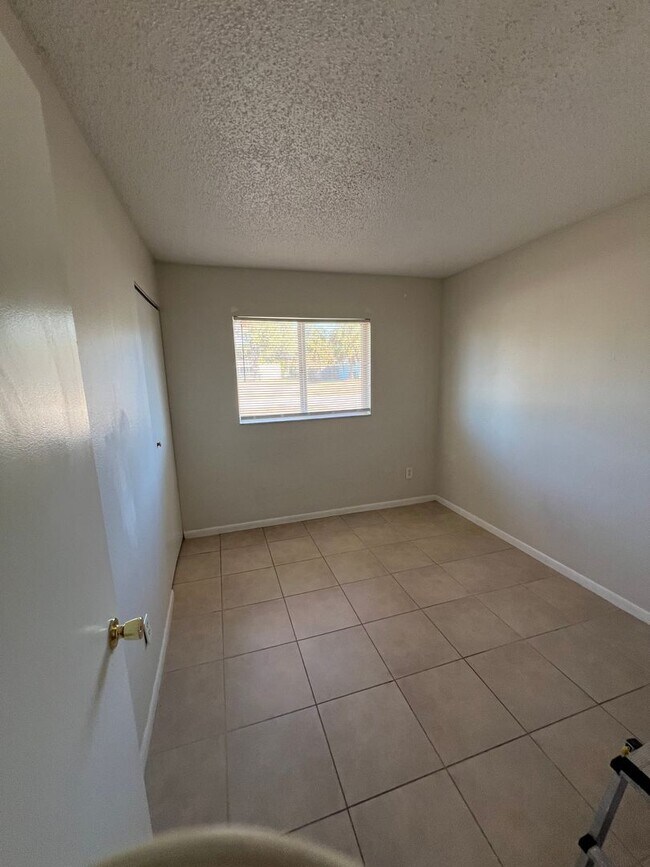 Building Photo - 3/2 carport in Port Charlotte