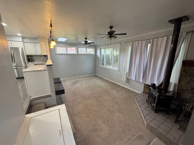 Building Photo - Spacious Private Oasis - 3 Bedroom 2 Bathr...