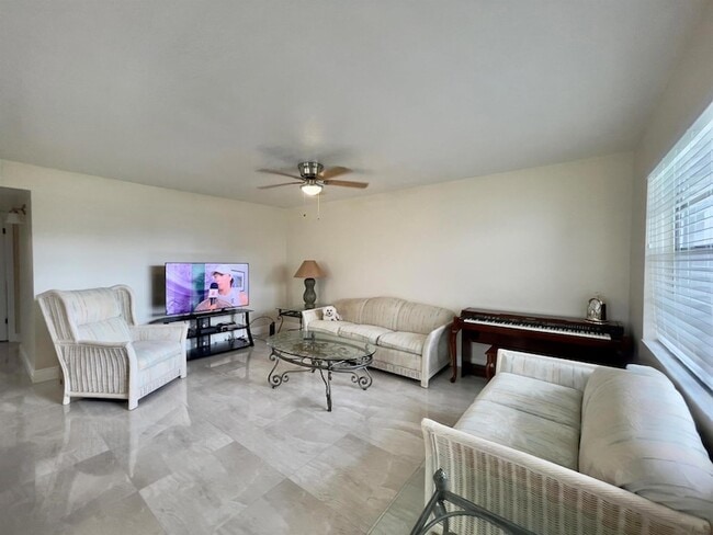 Building Photo - 117 Flanders C