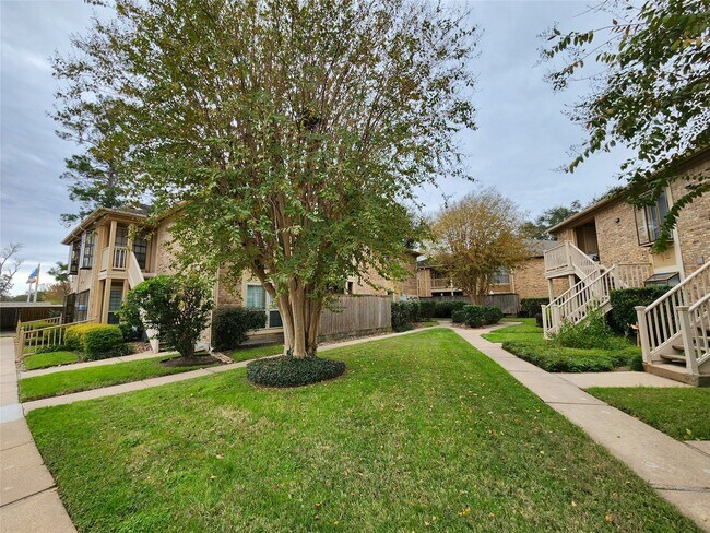 Building Photo - 1311 Antoine Dr