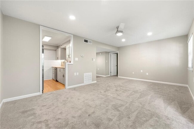 Building Photo - 475 Mount Vernon Hwy NE