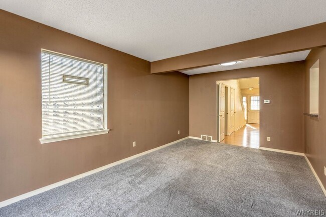 Building Photo - 319 King Peterson Rd