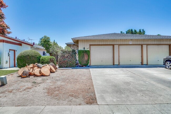 Building Photo - 3484-3486 Angelina Dr