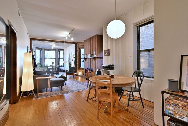 Building Photo - 911 W Dakin St