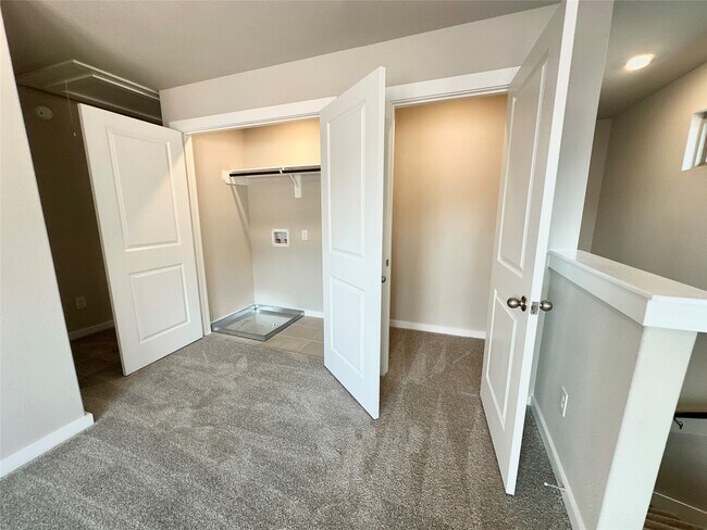 Building Photo - 12176 Ridge Top Dr