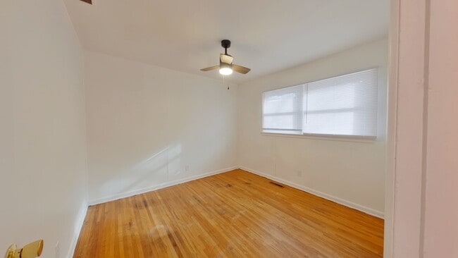 Building Photo - 3 Bedroom Home