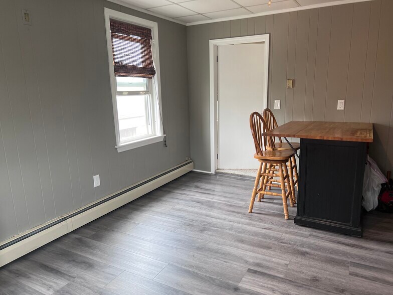 Living room/Kitchen area - 619 Child St