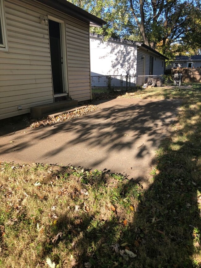 Building Photo - 3 Bedroom 1 Bath Beautifully Updated Home in Florissant, MO.