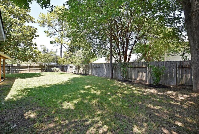 Building Photo - 2035 Shorewood Ln