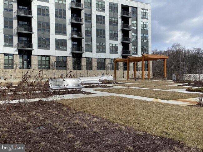 Building Photo - 1761 Old Meadow Rd