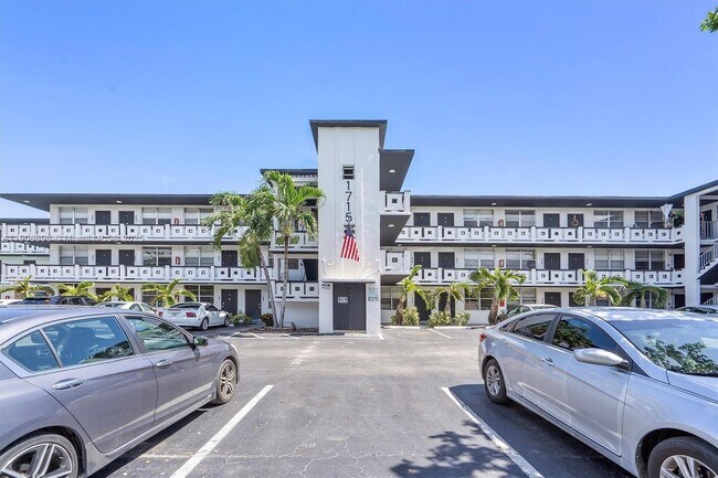 Building Photo - 1715 N 16th Ave