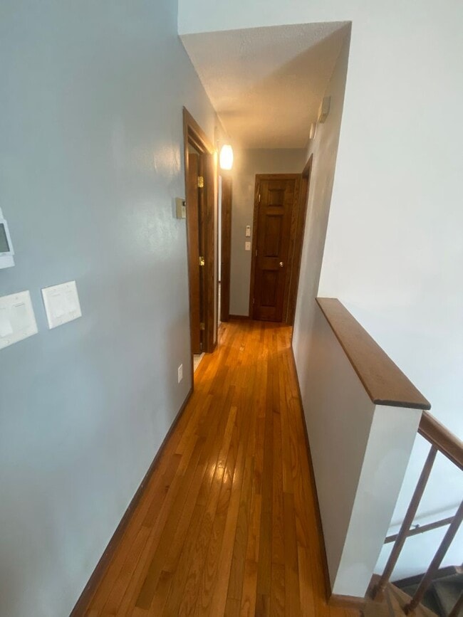 Building Photo - GREAT LOCATION - Spacious 4 bedroom/2 bath - PETS WELCOME