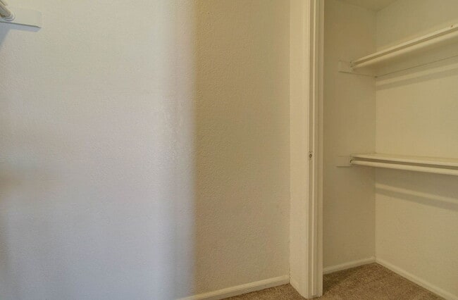 Building Photo - 2202 W Glenrosa Ave