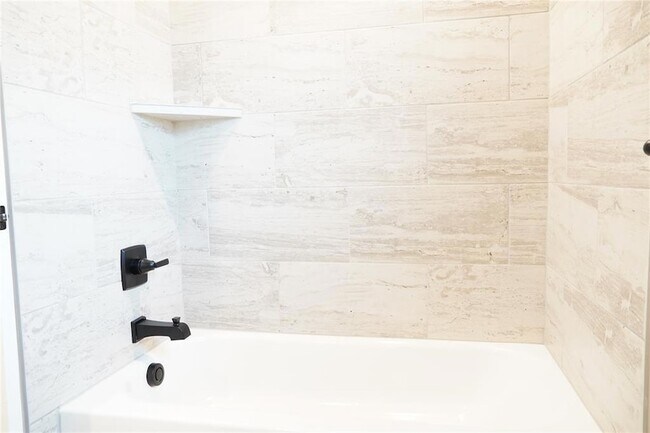 Building Photo - 5500 Carmel Crk Dr