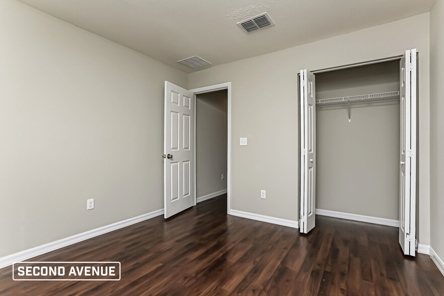 Building Photo - 2637 SW 153rd Ln