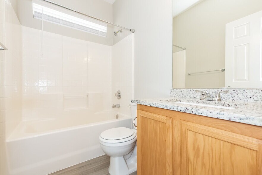 Building Photo - 1015 Cove Palisades Dr