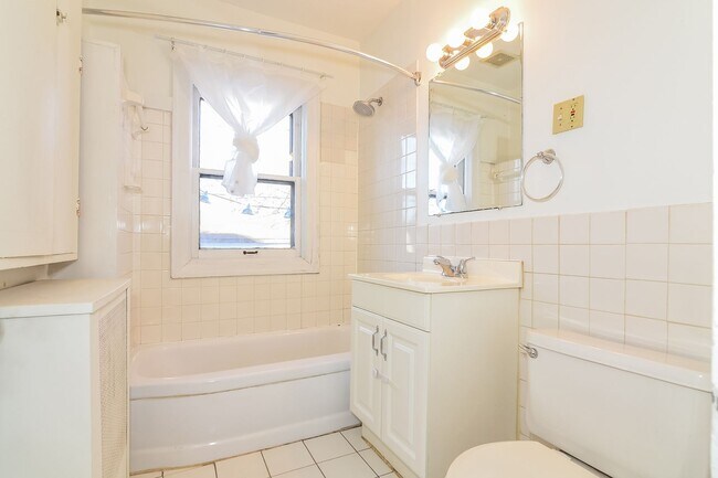 Building Photo - 1067-1069 Saint Clair Avenue