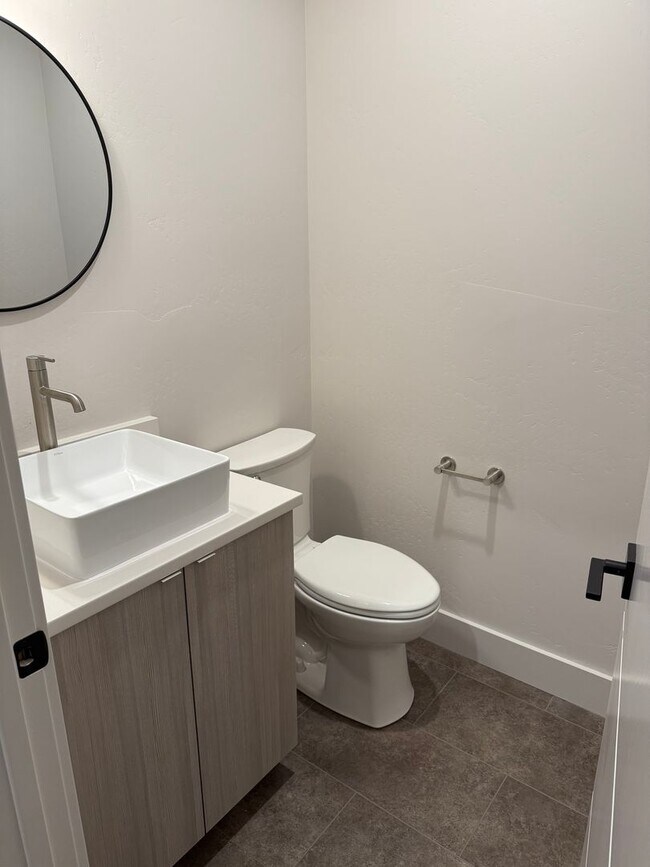 Building Photo - Beautiful 3 Bedroom 2.5 Bath in Autumn Grove