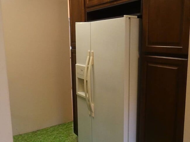 Building Photo - "Spacious 3-Bedroom Gem with Granite Accen...