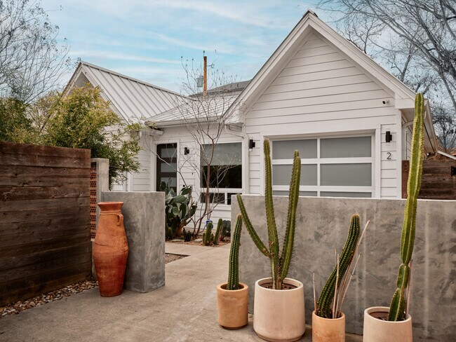 Building Photo - 910 Gullett St