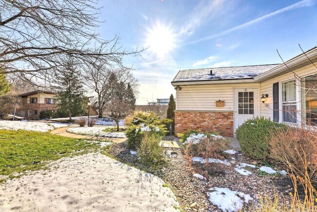 Building Photo - 1034 Clifton Hills Ave