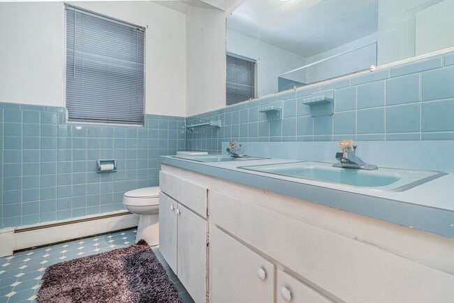 Building Photo - Coming Soon | $2,000/mo | Spacious Split-L...