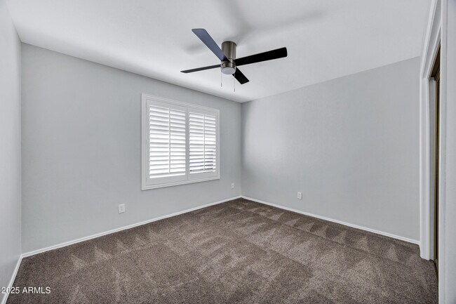 Building Photo - 8558 E Vía De Viva