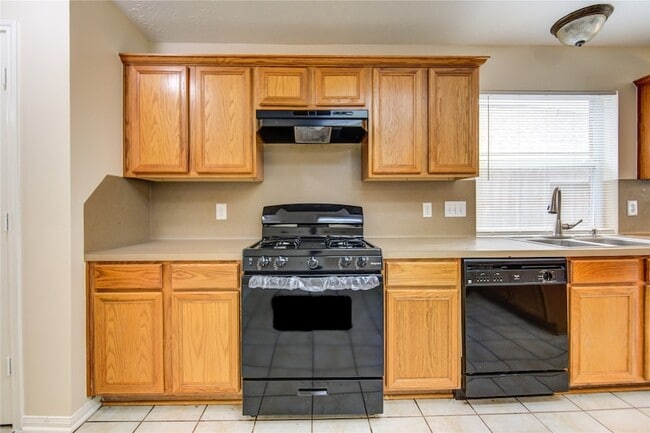 Building Photo - 3719 Cane Lake Dr
