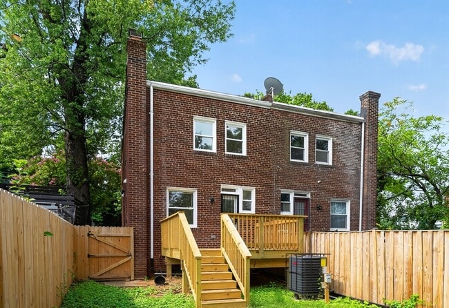 Building Photo - 1712 U St SE