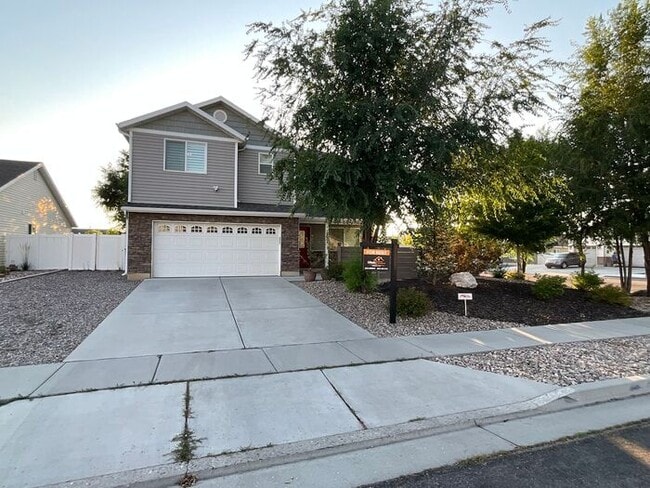 Primary Photo - 4 bdrm 3 bth Home 2 Car Garage- Small Dog ...
