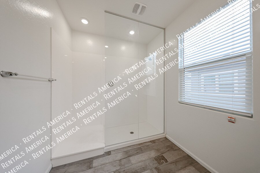 Building Photo - 1857 W 22nd Ave