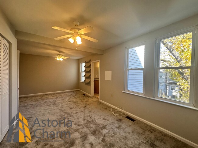 Building Photo - 3 Bedroom Home with Den, Patio/Deck Space,...