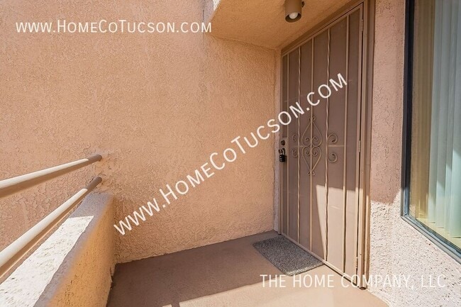 Building Photo - Short Term Furnished Foothills Condo 5675 N Camino Esplendora-2211