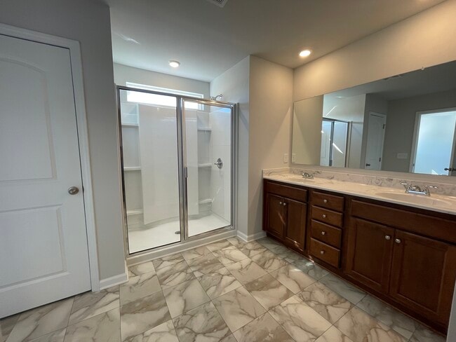 Building Photo - 112 Briarwood Dr E